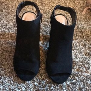 worn a few times ! really good condition